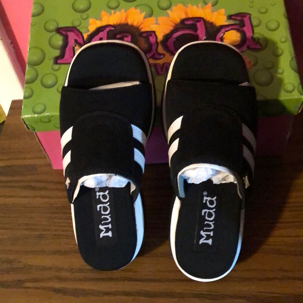 Mudd Sandals